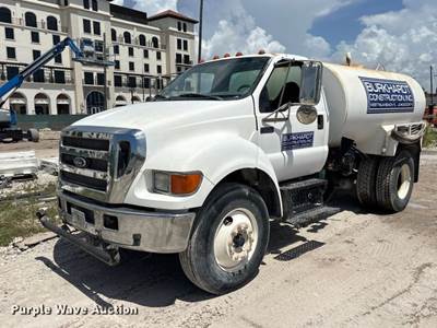 2006 Ford F750 Super Duty Tank Truck