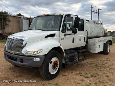 2004 International 4400 Tank Truck