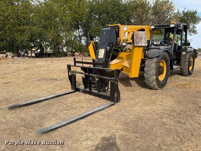 2014 Caterpillar TL943C Telehandler