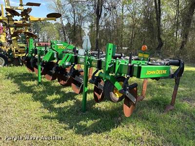 John Deere 2100 Disk Ripper