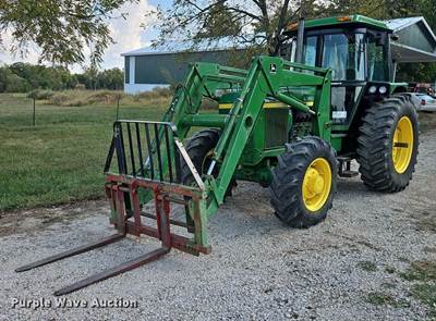 John Deere 2940 Mfwd Tractor