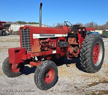 International 856 Tractor