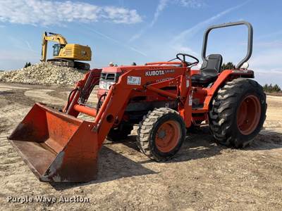 Kubota L2900 Tractor