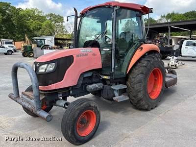 Kubota M6040 Tractor