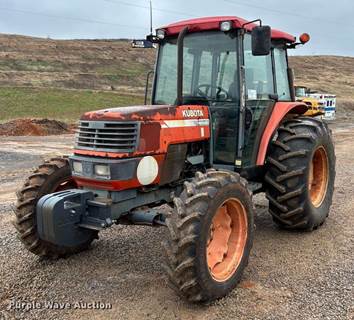 Kubota M820 Utility Special Mfwd Tractor
