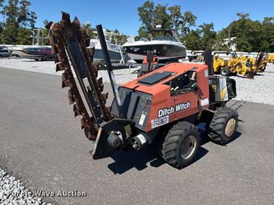 2015 Ditch Witch 410SX Trencher