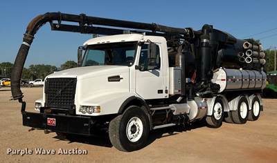 2005 Volvo Hydrovac Truck