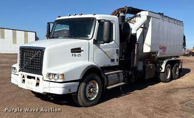 2003 Volvo VHD Hydrovac Truck