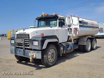 1995 Mack RD600 Water Truck
