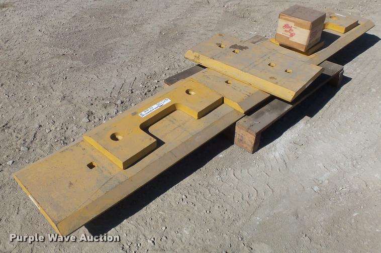 (5) Komatsu WA450 wheel loader cutting edges For Sale Sparta, IL