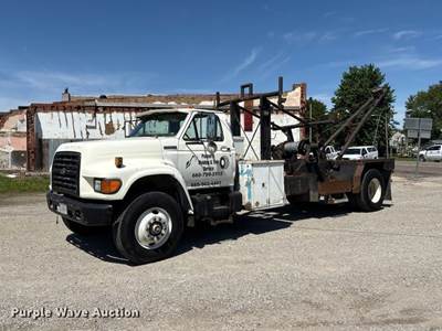 1997 Ford F800 Tow Truck
