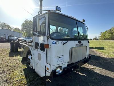 Autocar Xpeditor Cab & Chassis Truck - 285HP