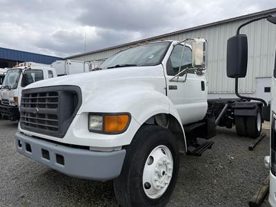 Ford F-650 XL Cab & Chassis Truck - Caterpillar, 6 Speed Manual