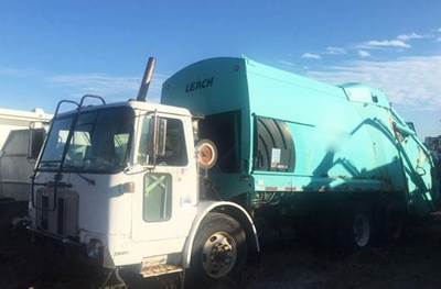 Autocar WX64 Garbage Truck - Cummins, 310HP