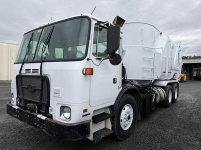 Autocar Xpeditor Side Load Garbage Truck - Cummins, Automatic