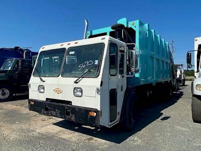 CCC LE8500 Garbage Truck - Caterpillar, Automatic