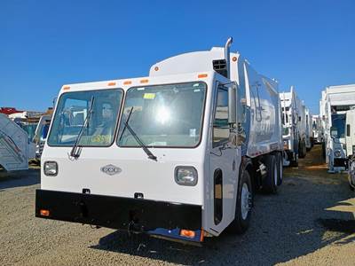 Crane Carrier (CCC) LE8500 Garbage Truck - Cummins