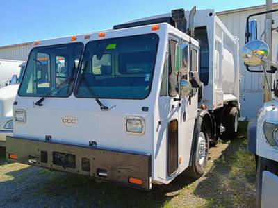 Crane Carrier (CCC) LE8500 Side Load Garbage Truck - Cummins, Automatic