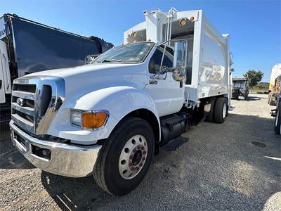 Ford F-750 Garbage Truck - Cummins, 300HP, Automatic