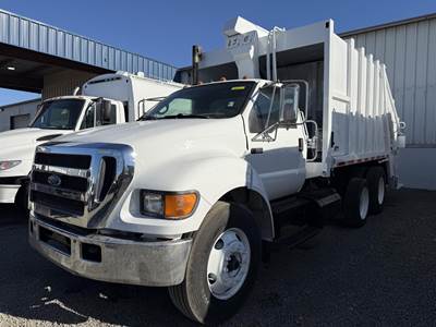 Ford F-750 Garbage Truck - Caterpillar, Automatic
