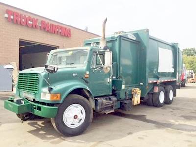International 4900 Garbage Truck - DT 530, 275HP