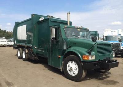 International 4900 Garbage Truck - DT 530, 275HP, Automatic