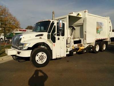 International WorkStar 7400 Garbage Truck