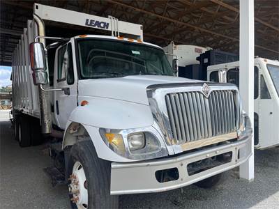 International WorkStar 7400 Garbage Truck - 275HP, Automatic