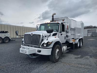 International WorkStar 7400 Garbage Truck