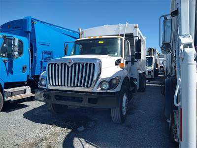 International WorkStar 7400 Garbage Truck - MAXXFORCE DT