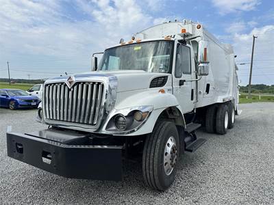 International WorkStar 7400 Garbage Truck - MAXXFORCE 9, Automatic
