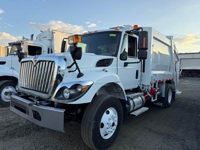 International WorkStar 7400 Side Load Garbage Truck - Cummins, Automatic