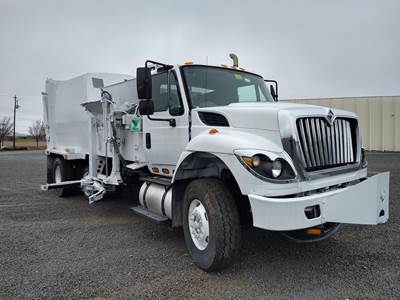 International WorkStar 7500 Garbage Truck