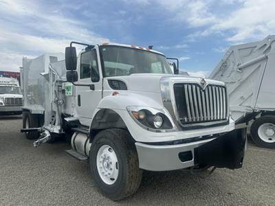 International WorkStar 7500 Garbage Truck
