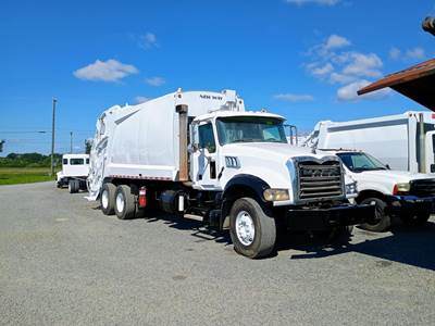 Mack Granite GU713 Garbage Truck - Automatic