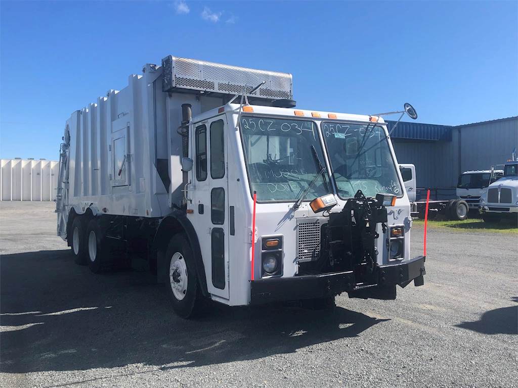 2007 Mack LE613 Split Body Garbage Truck - AI, 300HP, Automatic For