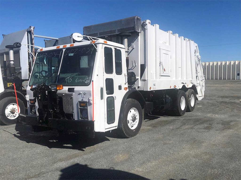 2007 Mack LE613 Split Body Garbage Truck - AI, 300HP, Automatic For