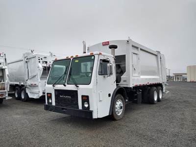 Mack LE613 Garbage Truck