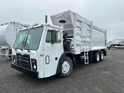 Mack LE633 Garbage Truck