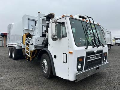 Mack LEU633 Garbage Truck - MP7-355E, Automatic