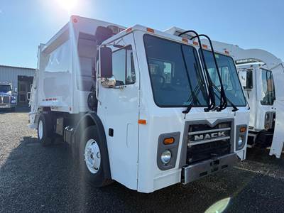Mack LEU612 Side Load Garbage Truck - MP7, Automatic