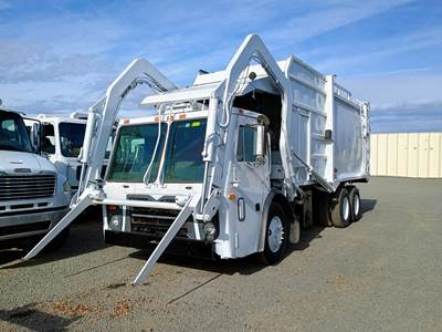 Mack LEU613 Garbage Truck