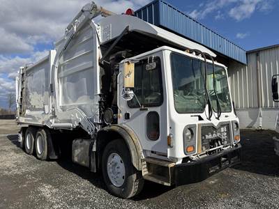 Mack MR600 Side Load Garbage Truck - MP7, Automatic