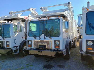 Mack MR688S Garbage Truck - Automatic