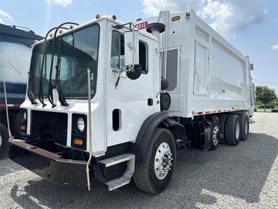 Mack MR600 Garbage Truck