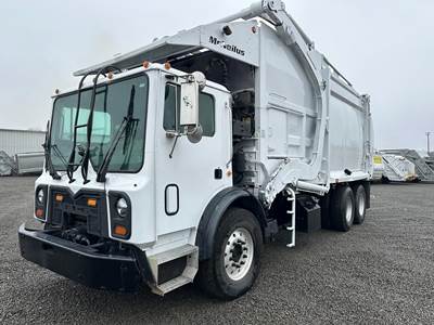 Mack MRU613 Garbage Truck