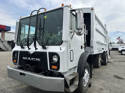 Mack MRU613 Garbage Truck