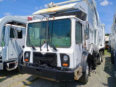 Mack MRU613 Garbage Truck