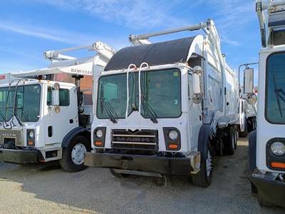 Mack MRU613 Garbage Truck - Automatic