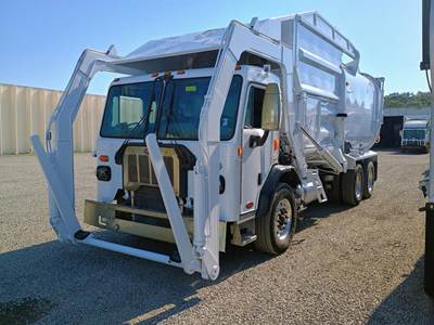 Peterbilt 520 Garbage Truck - Paccar, Automatic